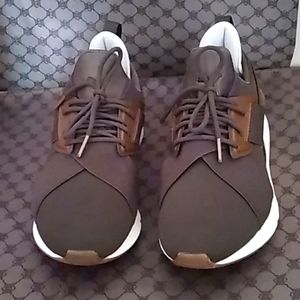 PUMA sneakers dark green size 9 like new
